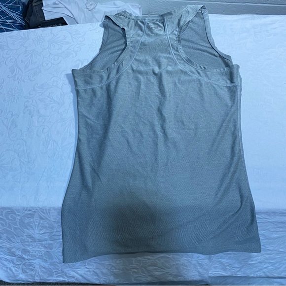 UnderArmour Heatgear Fitted Women’s Medium Grey Racerback Tank Lightweight Used - Picture 5 of 7